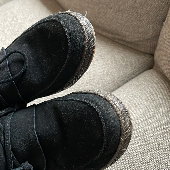 Worn twice UGG Women's Black Suede Ankle Boots - Picture 12 of 12